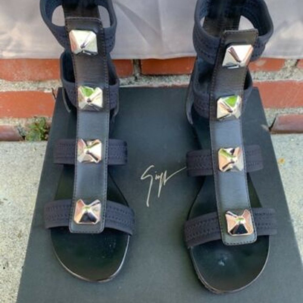 Giuseppe Zanotti Glad Studded Gladiator Flat Sandals in Black - Size 38